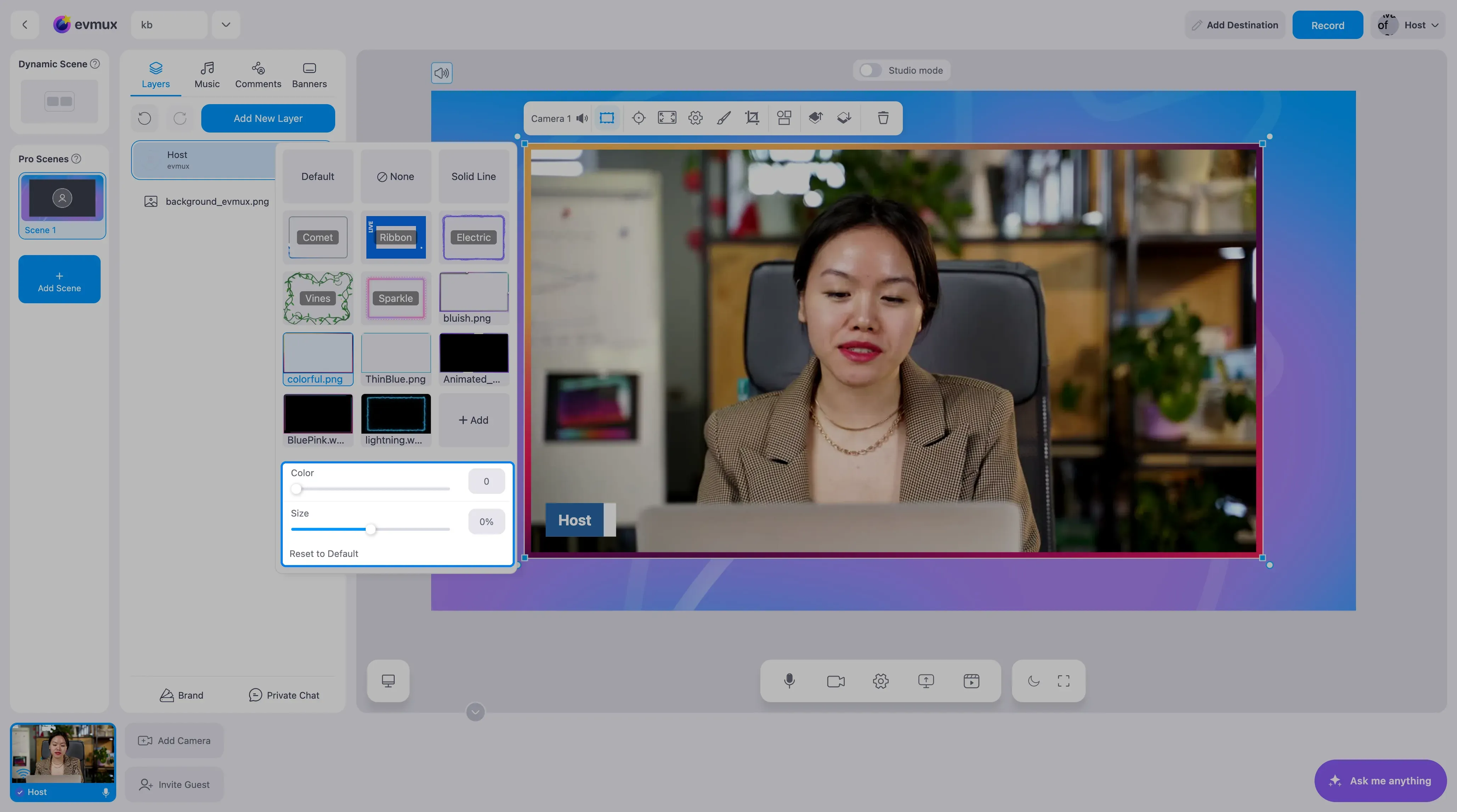 Uma moldura personalizada aplicada à camada de câmera, com os controles Color e Size e Reset to Default destacados no painel
