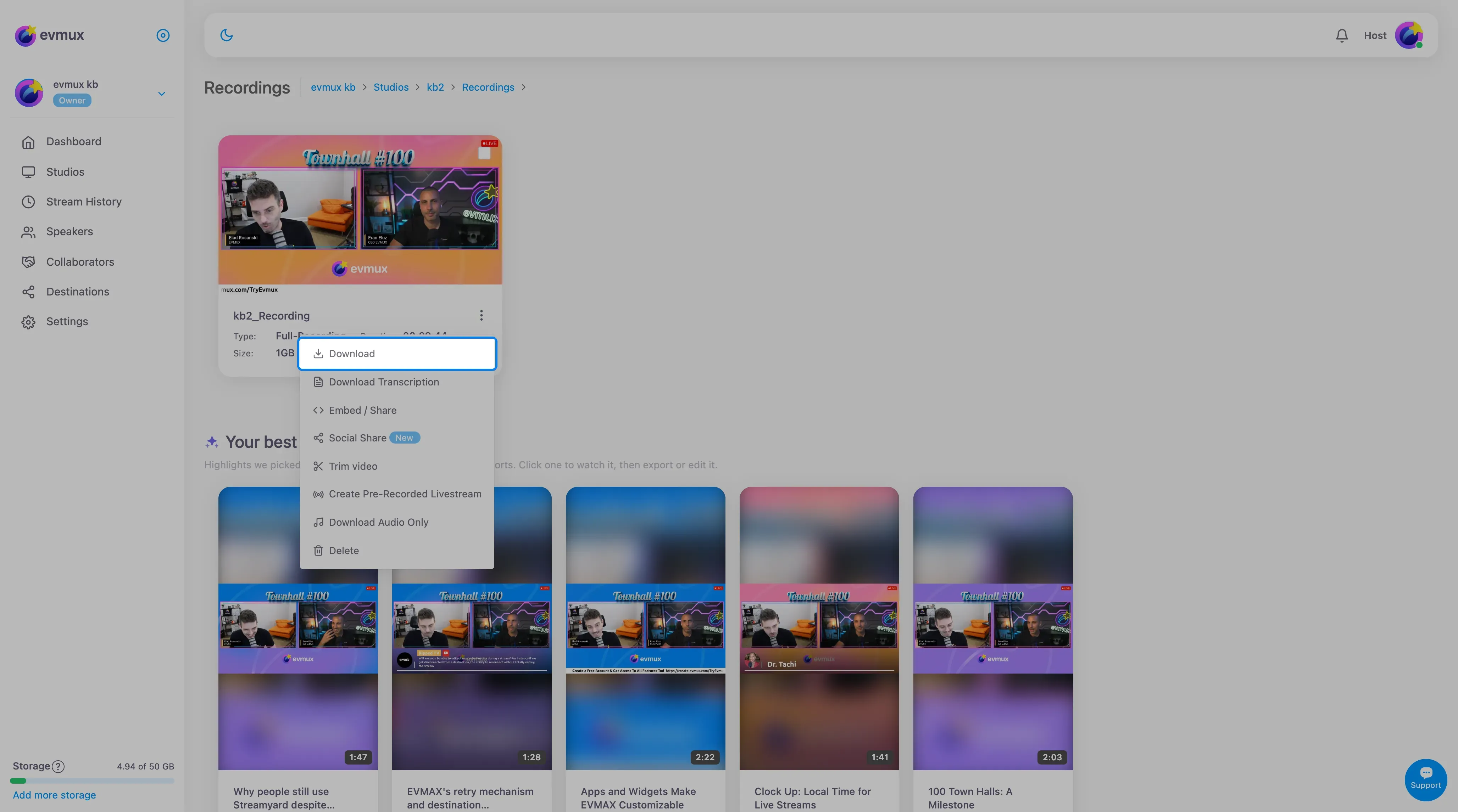 O menu da gravação aberto com Download em destaque; ele também oferece Download Transcription, Embed / Share, Social Share, Trim video, Create Pre-Recorded Livestream, Download Audio Only e Delete