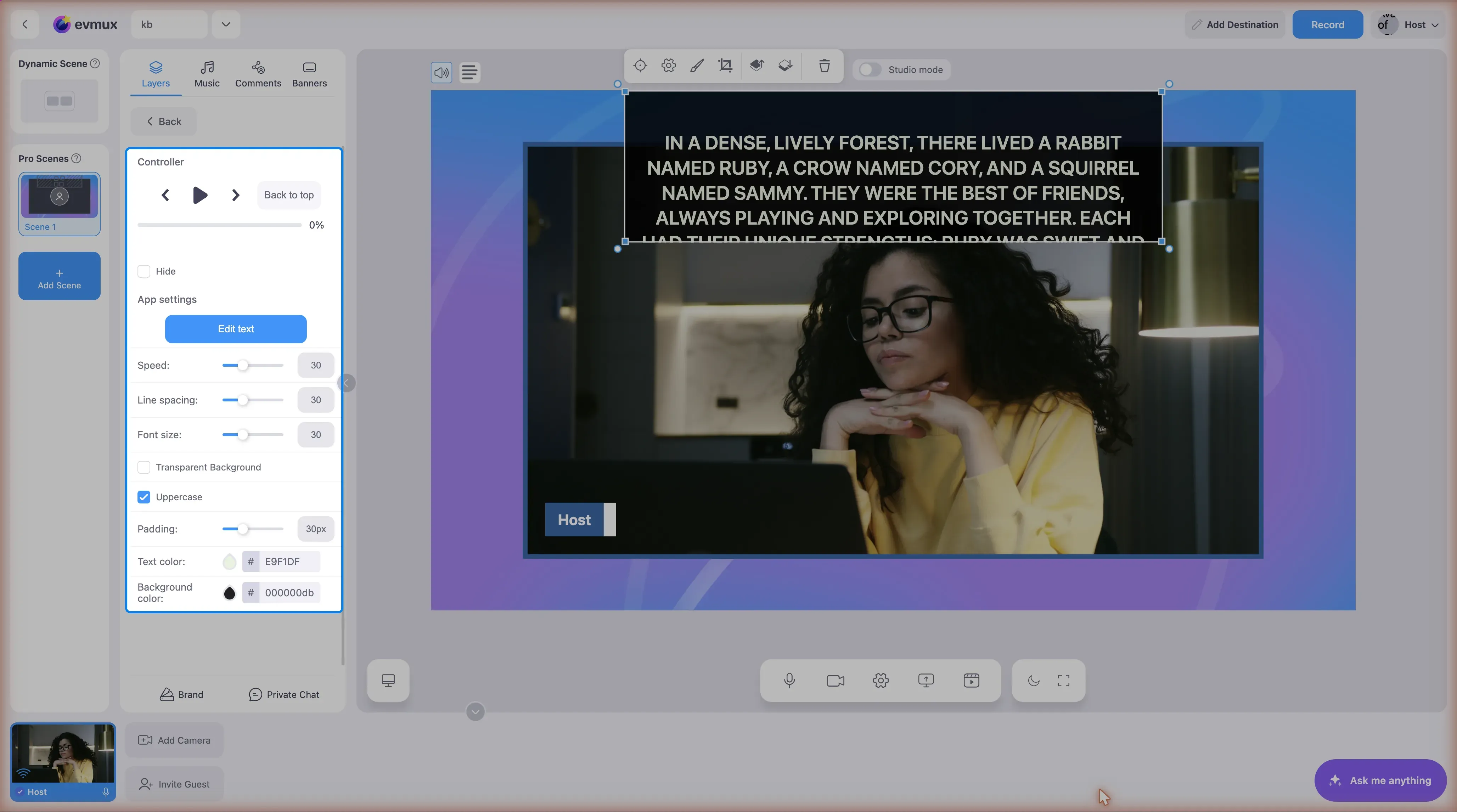 O teleprompter na cena e o painel dele destacado: um Controller com botões de play, pular e Back to top e uma barra de progresso, depois as App settings de velocidade, espaçamento entre linhas, tamanho da fonte, maiúsculas, margem interna e cores
