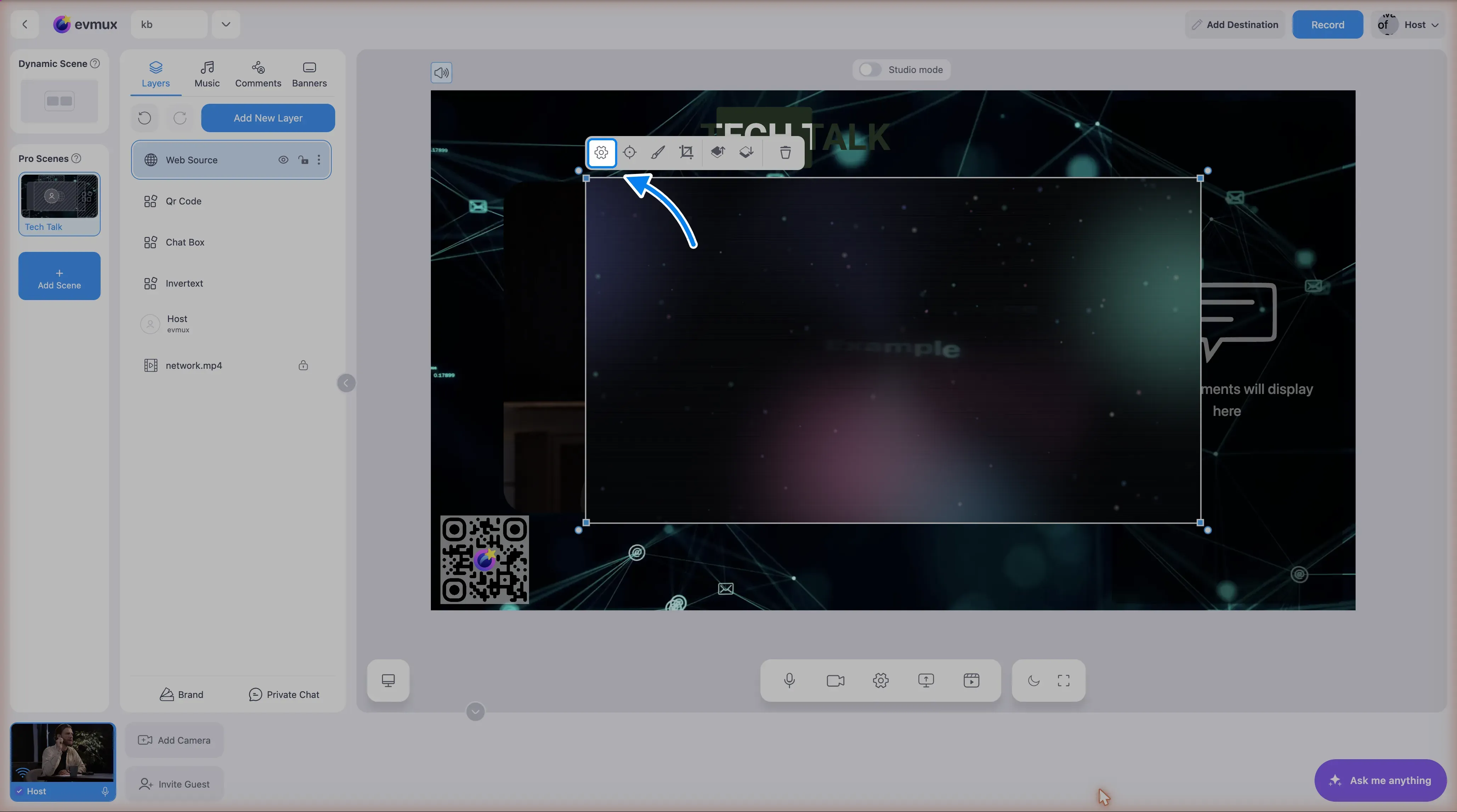 A new Web Source layer on the scene showing a placeholder page, with the settings icon in its toolbar pointed out
